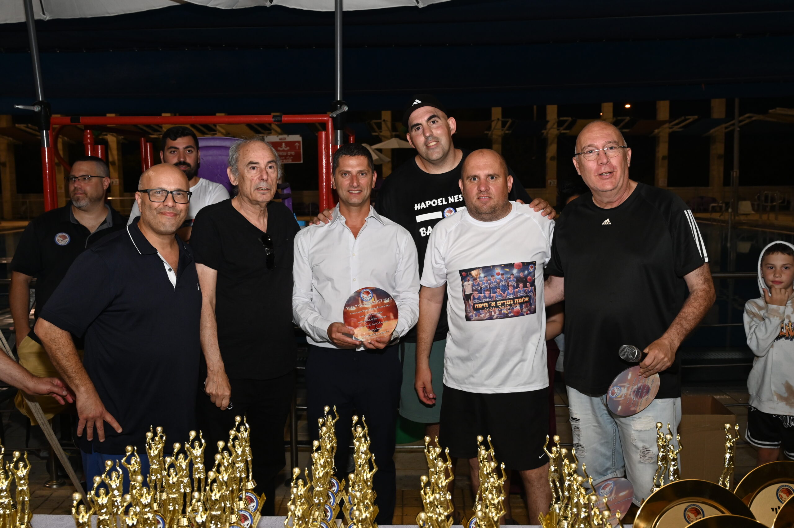 הענקת מגן הוקרה לראש העיר